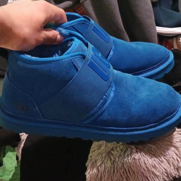 Uggs - Picture 2 of 2